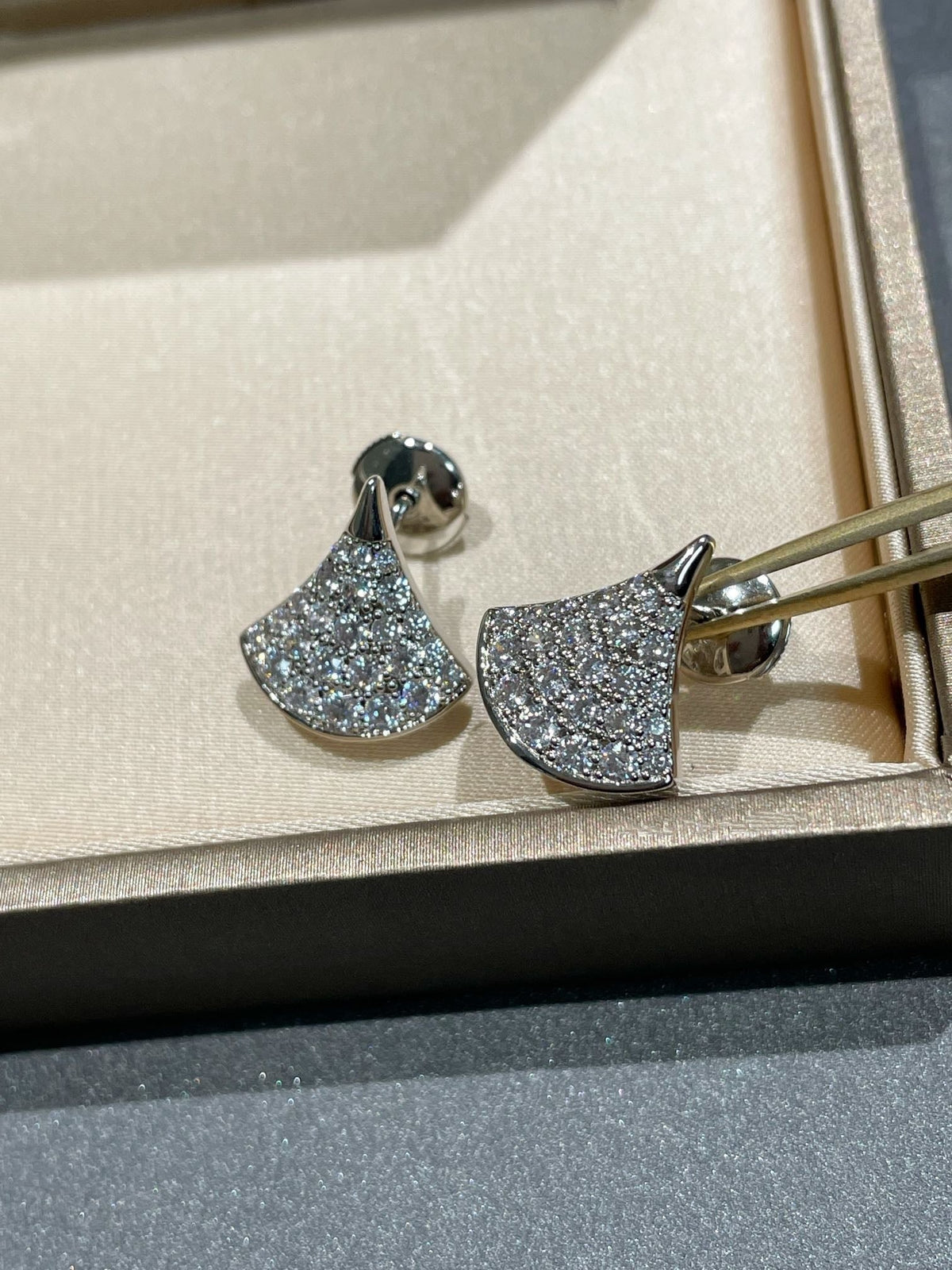 Bvlgari DREAM STUD EARRINGS DIAMOND