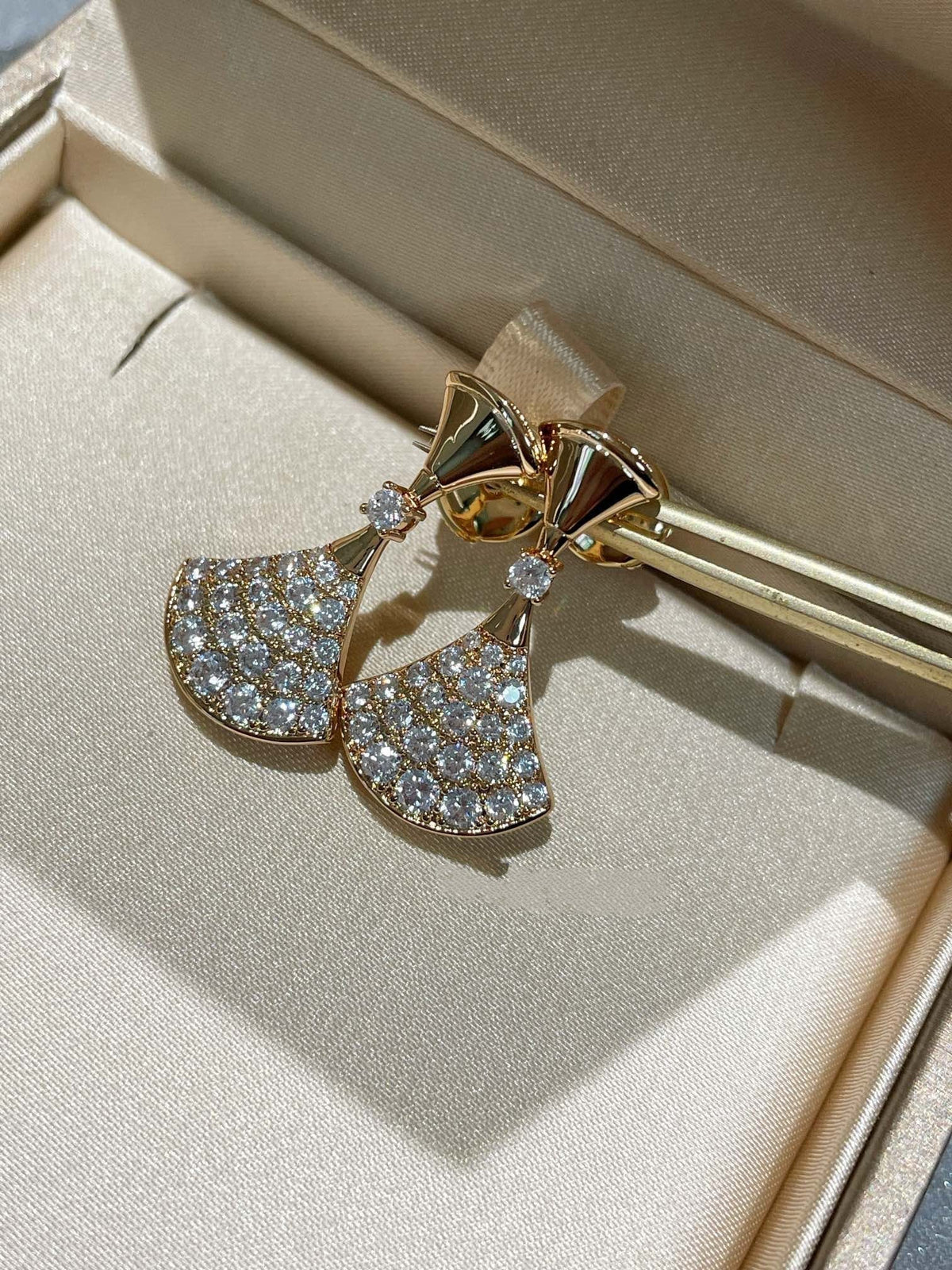 Bvlgari DREAM EARRINGS DIAMOND